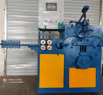 Mesin Pembentuk Penyangkut CNC
